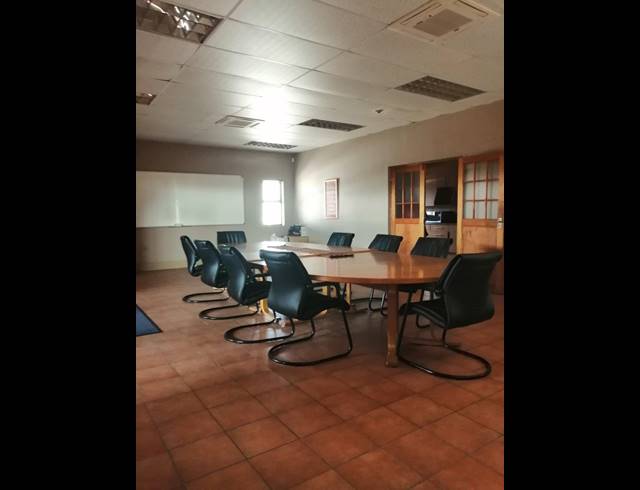 902M² BUILDING FOR SALE IN VAALPARK
